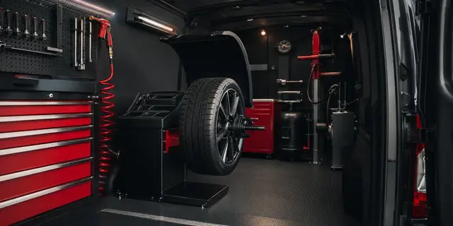 Mobile tyre fitting equipment ready for use